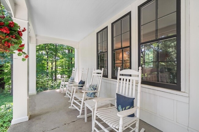 Photo - 941 Newport Rd