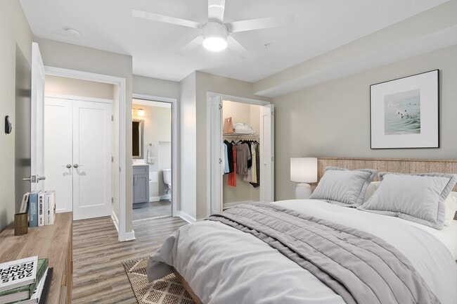 Cozy Bedroom - The Park At Arlington Ridge