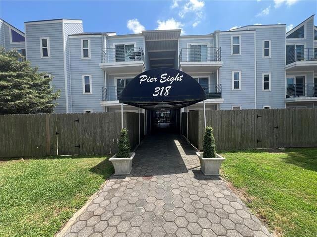 Building Photo - 318 Lake Marina Ave Unit 305
