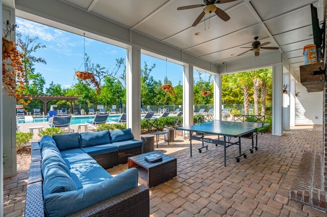 outdoor entertainment area - Bluewater at Bolton's Landing