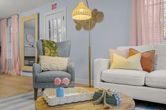 Photo - 522 31st St W Unit ID1332405P