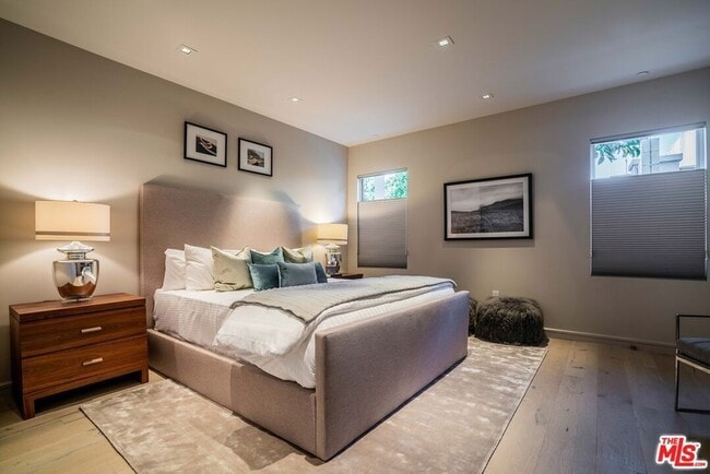 Photo - 2391 Roscomare Rd