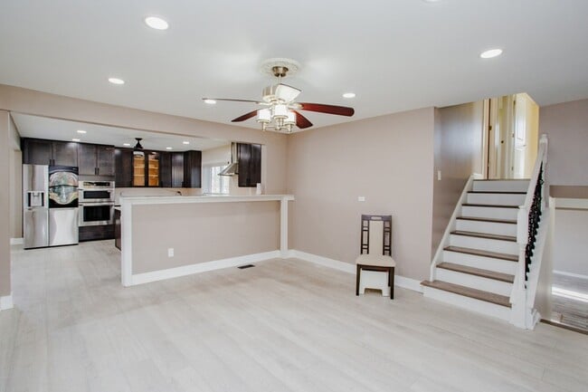 Photo - 720 Durham Ln