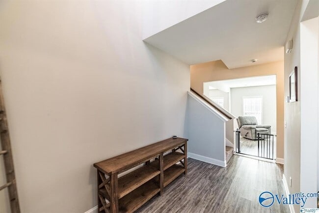 Photo - 108 Erskin Parcus Dr