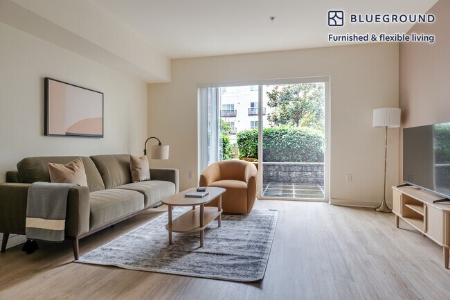 Building Photo - 362 Bellevue Way NE Unit SI FL2-ID1002