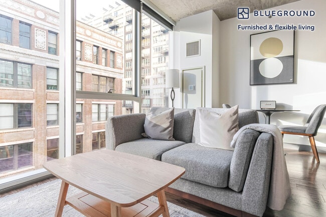 Building Photo - 601 W Jackson Blvd Unit GO FL10-ID1309