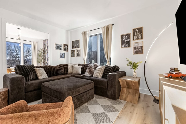 Building Photo - 554 Rosedale Ave Unit ID1060723P