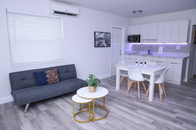 Building Photo - 1109 Douglas Rd Unit ID1056521P