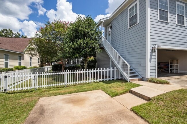 Photo - 3253-1 Stanhope Drive