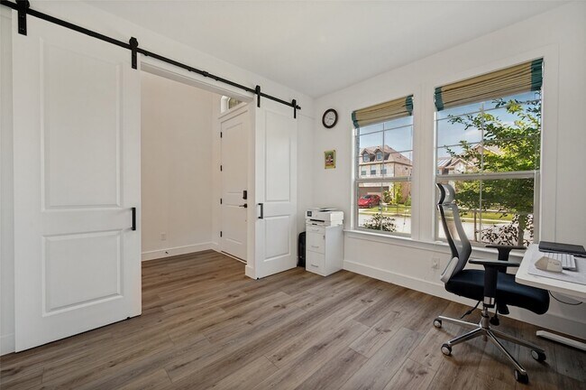 Photo - 724 Danbury St