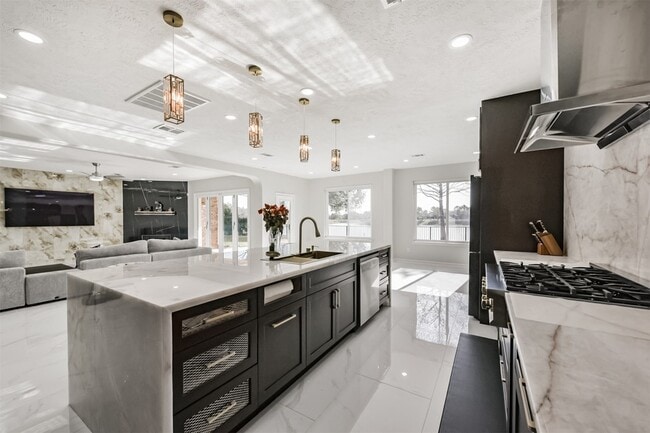 Building Photo - 2315 Bending Spring Dr