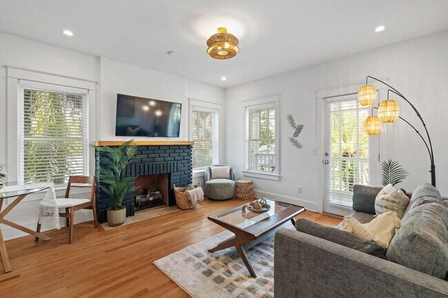 Photo - 211 Arpieka Ave Unit ID1285567P