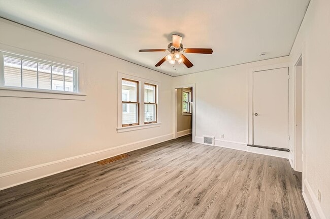 Photo - 1083 Western Ave N