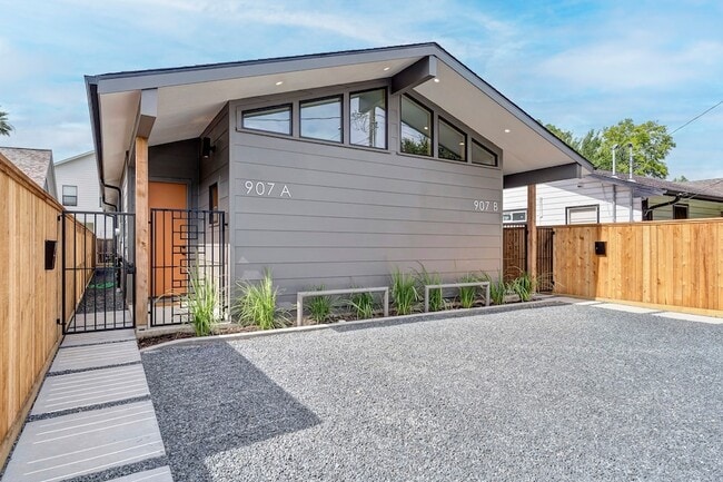 Building Photo - 907 Kern St Unit A