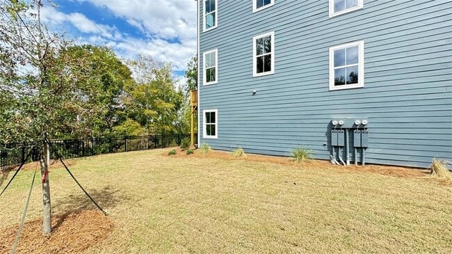 Photo - 1479 Creekside Cir NW