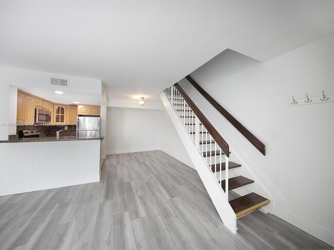 Building Photo - 670 NW 85th Pl Unit 11201