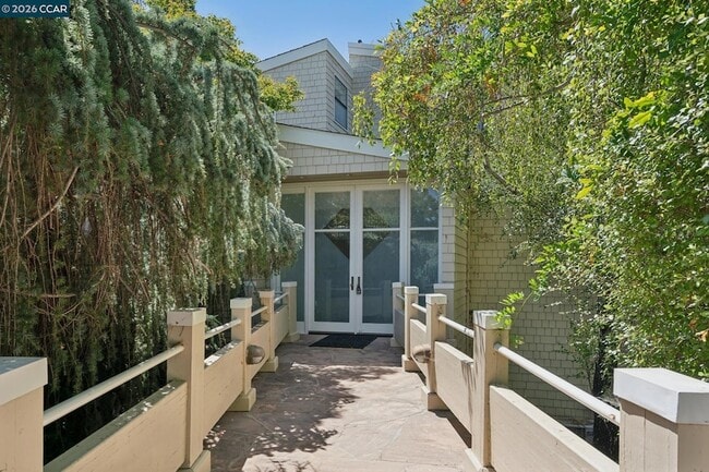 Photo - 660 La Casa Via