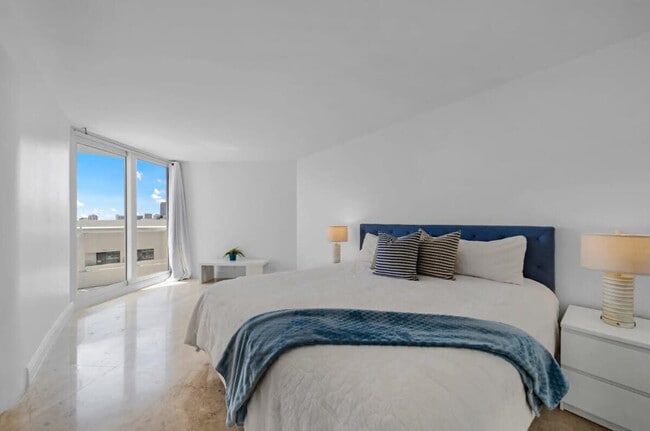 Photo - 1717 N Bayshore Dr Unit FL37-ID1054106P