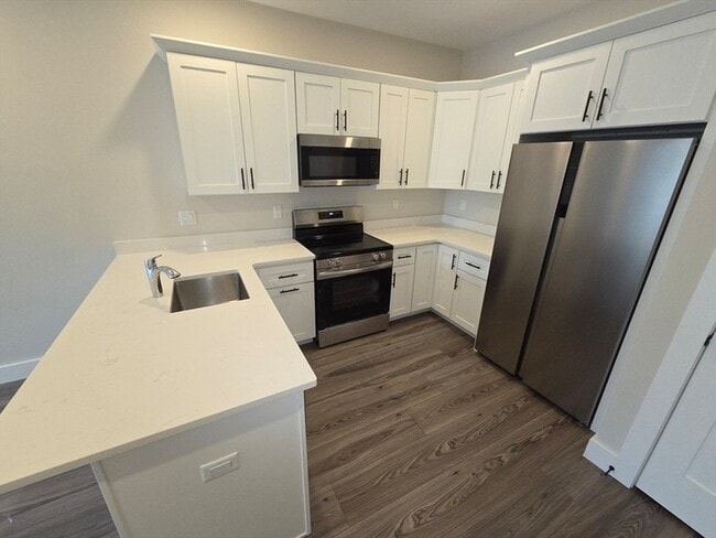 Building Photo - 64 Tolman St Unit 5