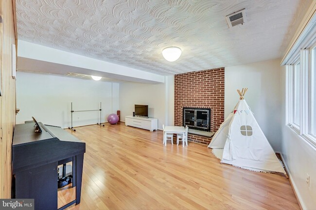 Photo - 6515 E Halbert Rd