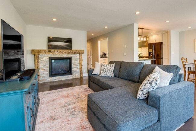 Building Photo - 4631-4633-4633 Irving St Unit SI FL2-ID1546509P