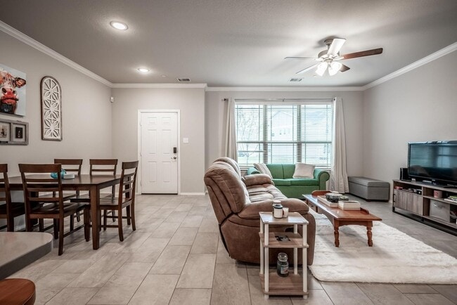 Photo - 2204 Greystone Dr