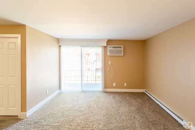 2BR, 1BA - 850 SF - Tower Valley Flats