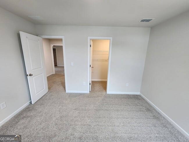 Photo - 235 Vly Oak Dr
