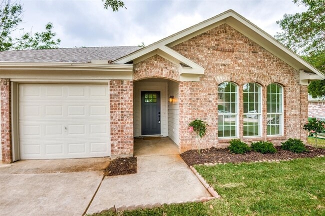 Photo - 759 Winding Oak Bend