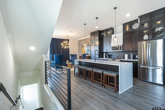 Photo - 540 W Erwin St