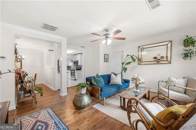 Building Photo - 2806 Fraser St