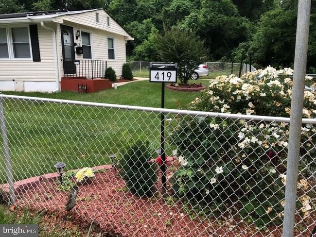 Building Photo - 419 Ashleaf Ave