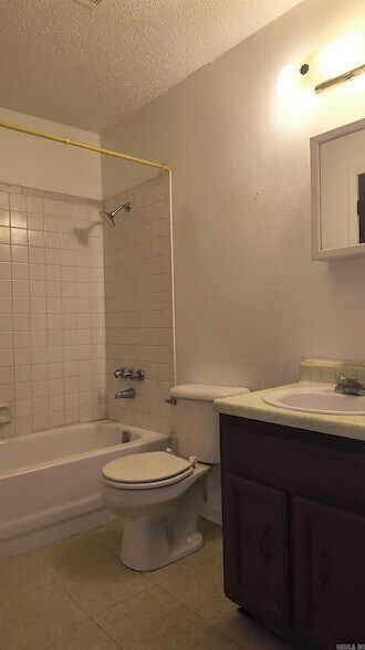 Photo - 2100 Sidney St