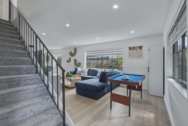Building Photo - 807-809-809 SW 14th Ct Unit SI FL2-ID1475657P