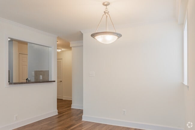 2BR, 2BA - 1066SF - Bethesda Hill