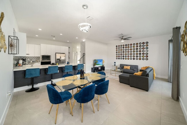 Building Photo - 3246 SW 44th St Unit ID1369654P