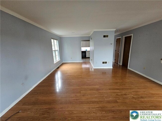 Photo - 656 Furnace St