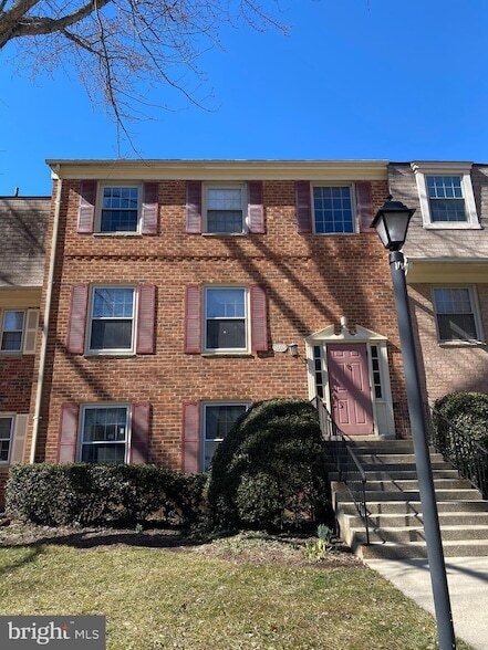 Building Photo - 6008 Westchester Park Dr Unit 301