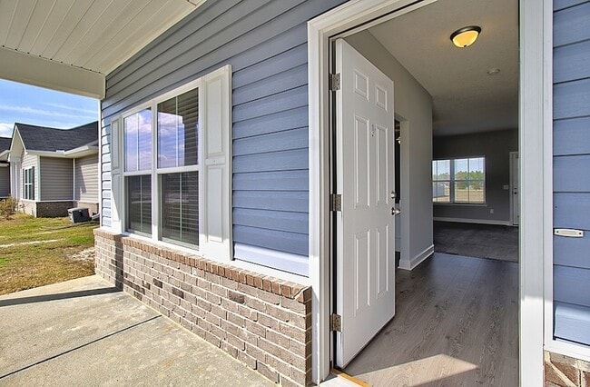 Photo - 566 Burke Dr