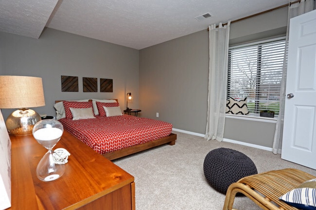 1BR, 1BA - 710 SF - Bedroom - Woodbridge