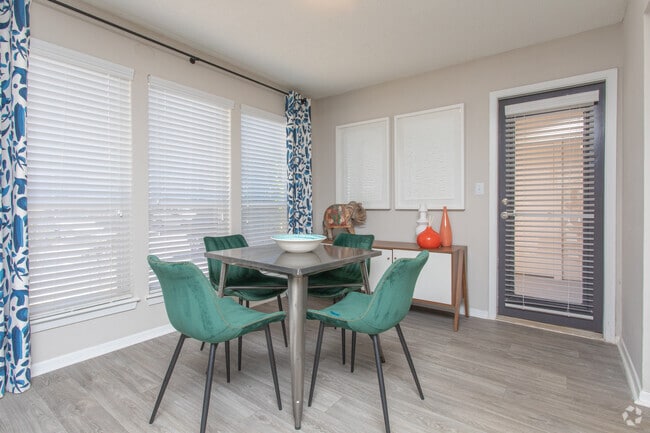 2BR, 2BA - 1072SF - The Clarion Apartments