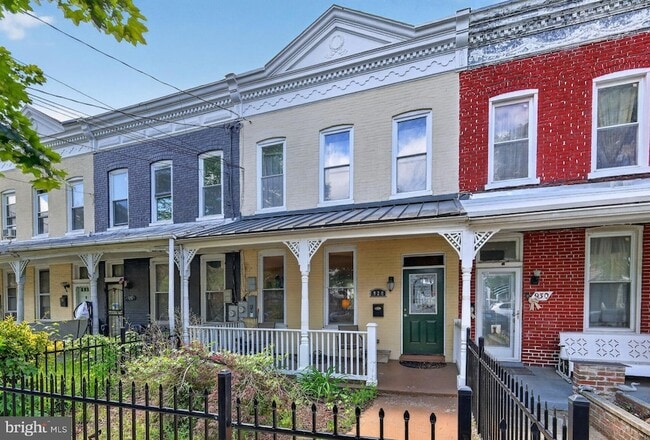Building Photo - 928 Ingraham St NW