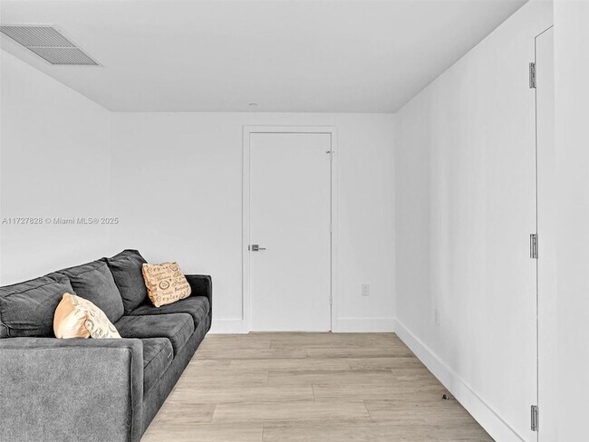 Photo - 121 NE 34th St Unit 1005