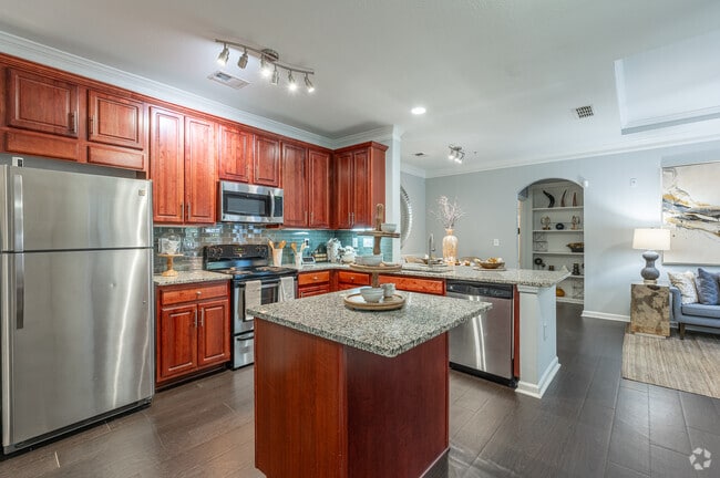 Building Photo - Oaks at Sugarloaf