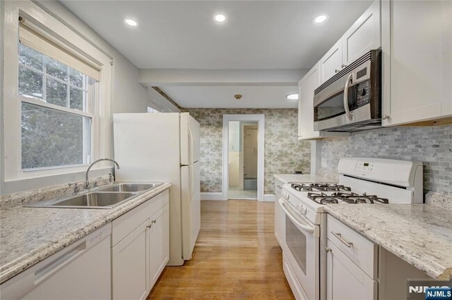 Photo - 348 Orchard Terrace