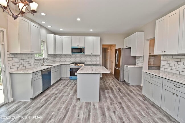 Photo - 557 Marco Way