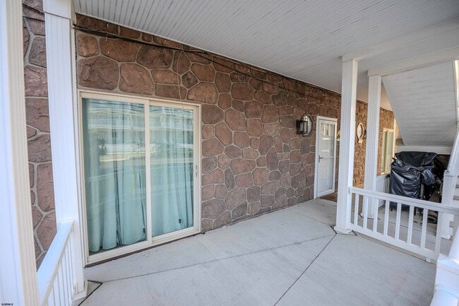 Photo - 9609 Pacific Ave