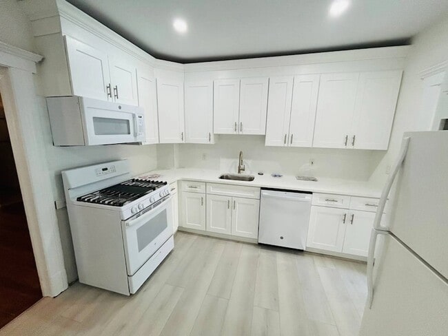 Photo - 133 Berry Hill Rd Unit 3