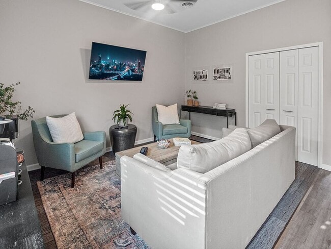 The Community Lounge - Pine Lake Manor