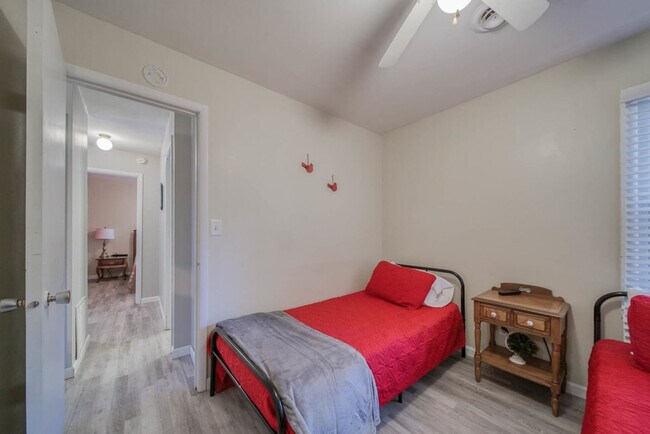 Photo - 604 N Springfield St Unit SI ID1594726P